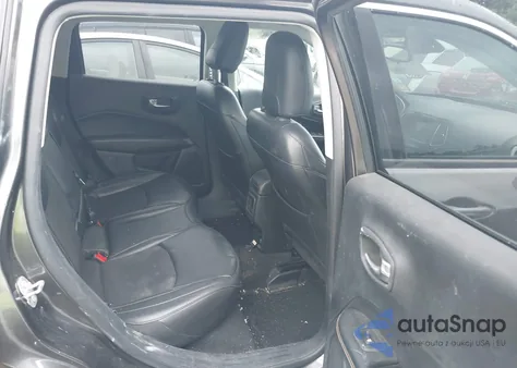 2019 Jeep Compass Latitude 4X4 z USA, uszkodzony, nr VIN 3C4NJDBB9KT714160